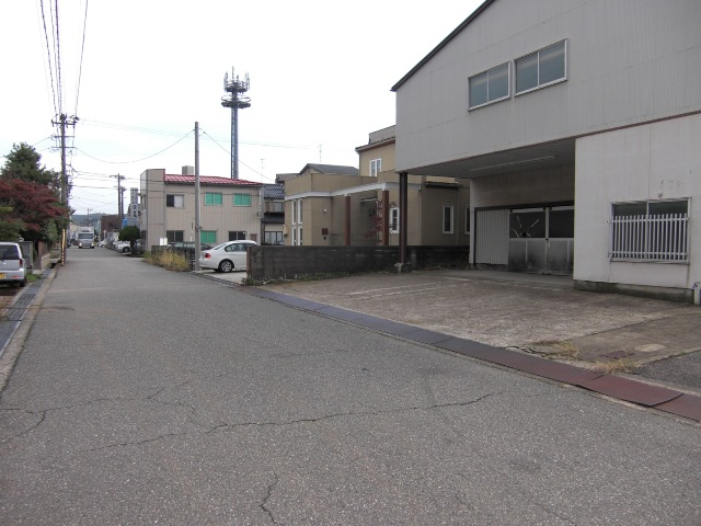 神宮寺倉庫前面道路
