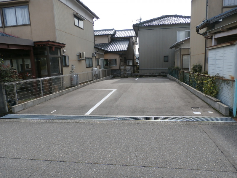 野々市市位川　大田パーキング
